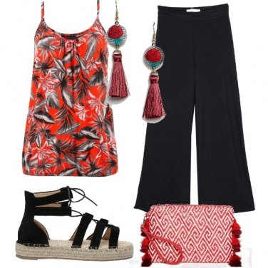 Outfit Top a fiori e pantaloni palazzo