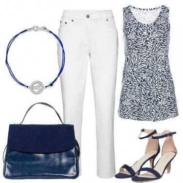 Outfit Chic in bianco e blu