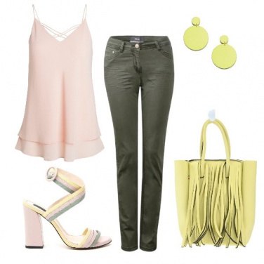 Outfit I sandali tricolore