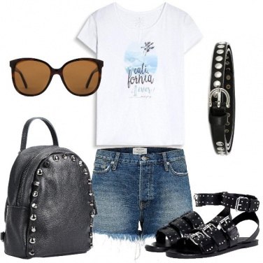 Outfit Il sandalo borchiato
