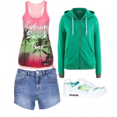Outfit Passeggiata green al parco con amiche