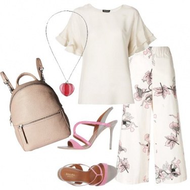 Outfit Tacco e zainetto in ufficio