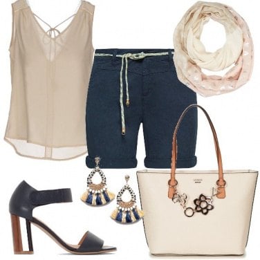 Outfit Tacchi comodi e bermuda