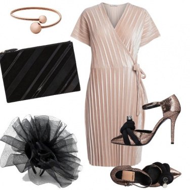 Outfit L’abito incrociato e plissettato