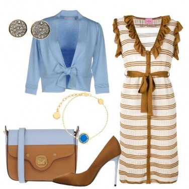 Outfit Vestito rigato con volant e décolleté