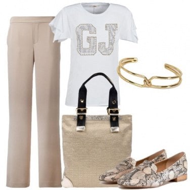 Outfit Bianco, beige ed oro