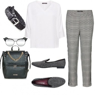 Outfit Trendy, con scarpe e zaino