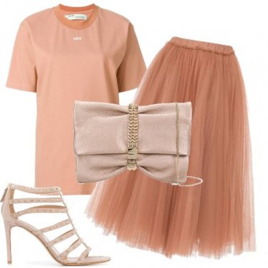 Outfit T-shirt e gonna in tulle