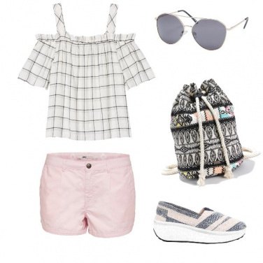 Outfit Short rosa e mocassini