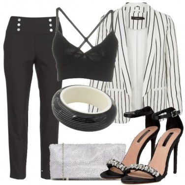 Outfit Crop top e giacca a righe per la sera