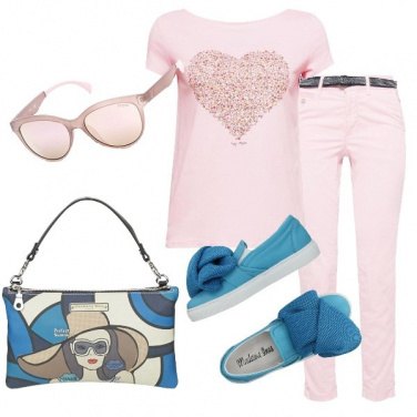 Outfit Rosa e tocchi di azzurro