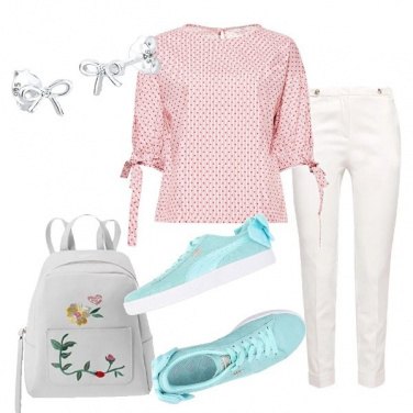 Outfit Pantalone bianco e blusa a pois