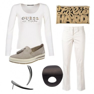 Outfit CMPS Jumping up and down