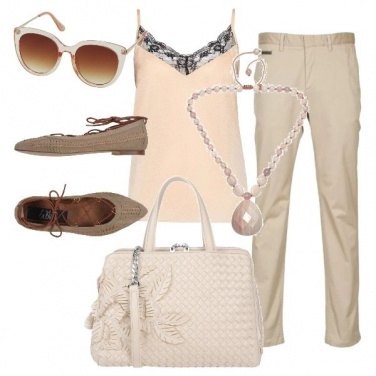 Outfit Nude per l\'ufficio