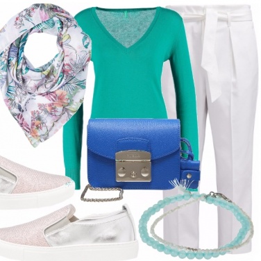 Outfit Slip on e pullover leggero
