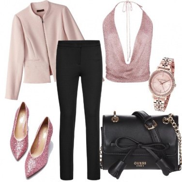 Outfit Un top dalla scollatura sexy