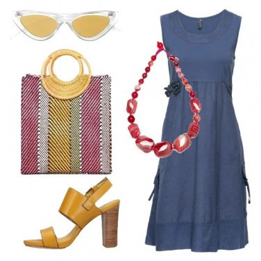Outfit Vestito indaco e shopper in paglia