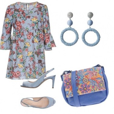 Outfit Celeste e floreale