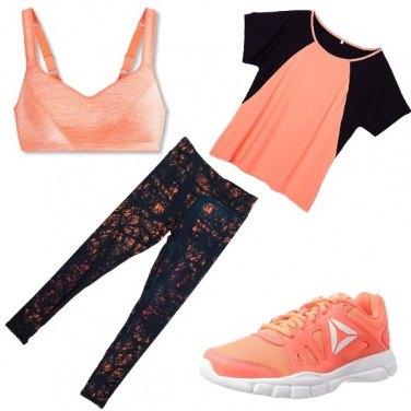 Outfit Yoga nel prato