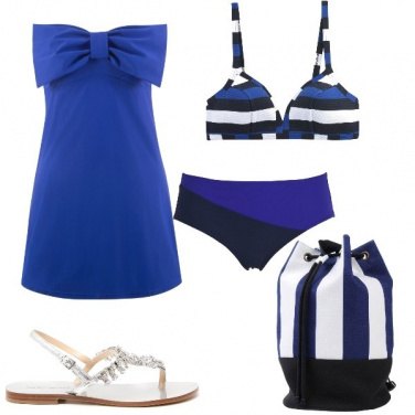 Outfit A mare a righe bianche e blu
