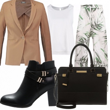 Outfit In ufficio con grinta e tronchetti