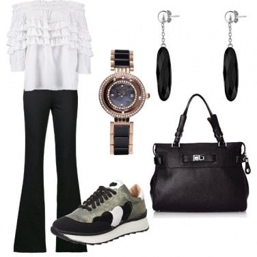 Outfit Bianco, nero e sneakers