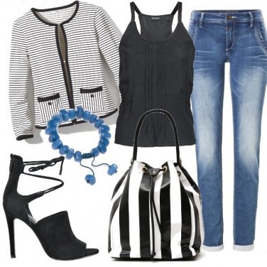 Outfit Denim, righe e tacco alto