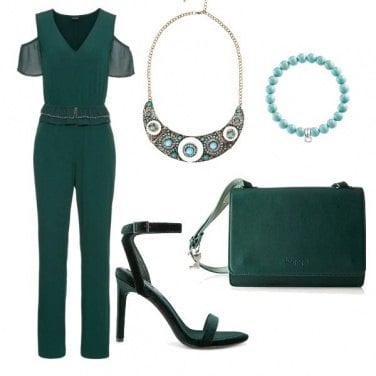 Outfit Collana in mostra