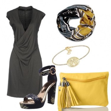 Outfit Accessori senape e oro