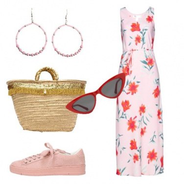 Outfit Vestito lungo floreale e sneakers