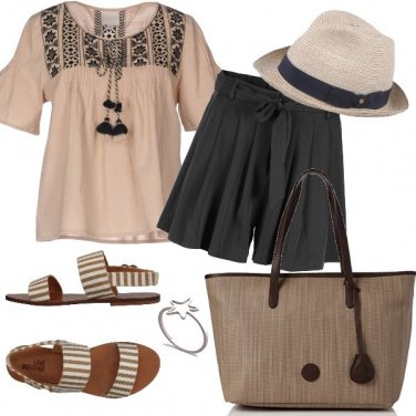 Outfit Colori neutri al mare