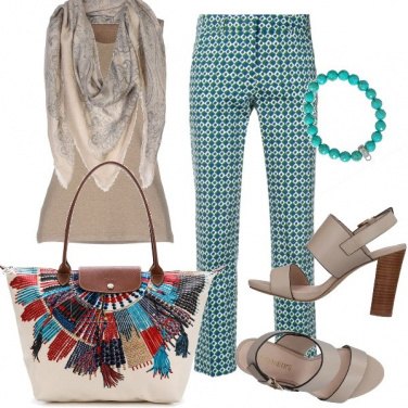 Outfit Linee sobrie e fantasie sgargianti