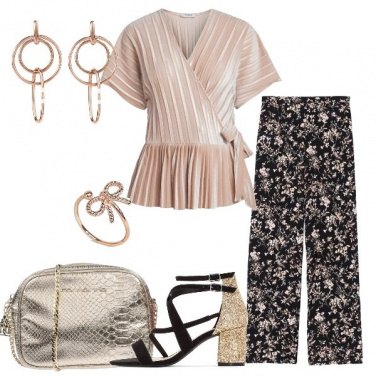 Outfit Blusa romantica e pantalone palazzo
