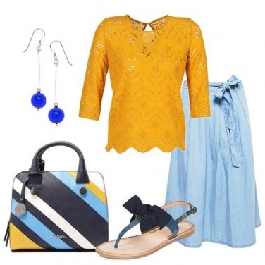 Outfit Gonna in denim e infradito romantico