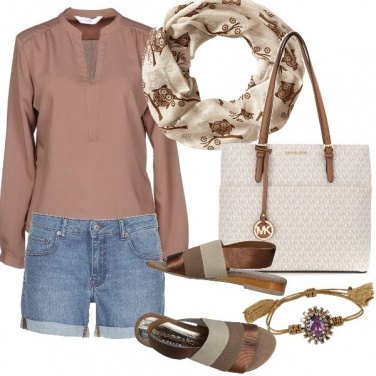 Outfit Disinvolta in camicia e shorts di denim