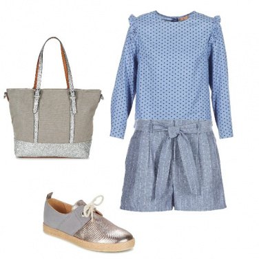 Outfit Pantaloncini e camicia celeste e argento