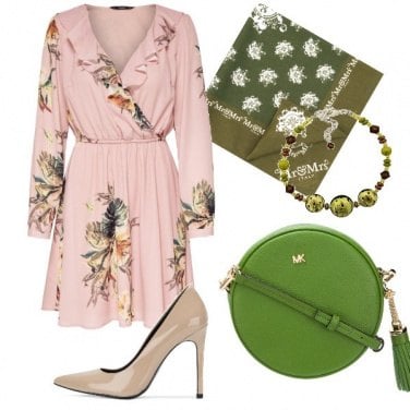 Outfit Un abito romantico per una sera fresca