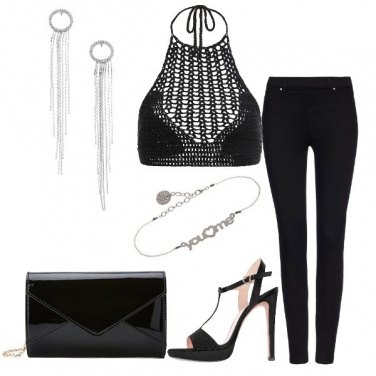 Outfit Top a crochet e jeans nero