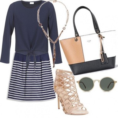 Outfit Chic in blu e cipria