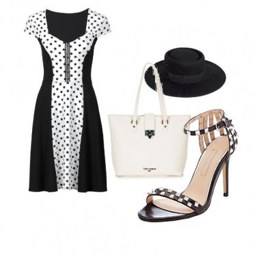Outfit Il sandalo a scacchi bianco e nero