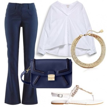 Outfit Eleganza raffinata in blu e bianco
