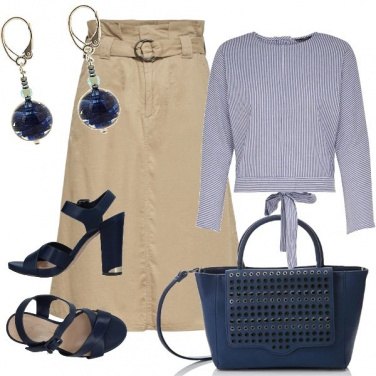 Outfit Gonna midi e sandalo satin