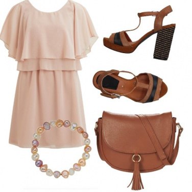 Outfit Minidress che risalta l’abbronzatura