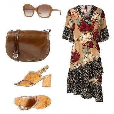 Outfit Borsa cioccolato e sandali gialli