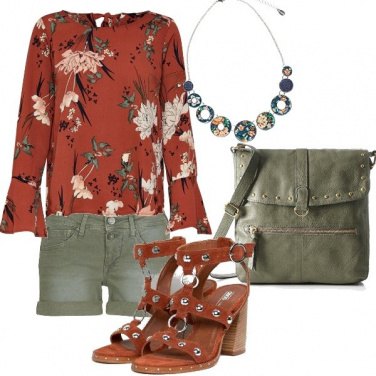 Outfit Blusa e shorts