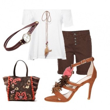 Outfit Il ciondolo piumato
