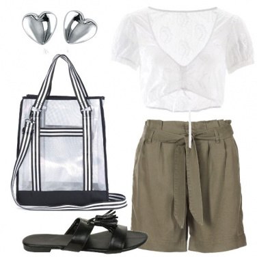 Outfit Borsa trasparente e cuoricini