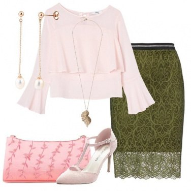 Outfit Gonna in pizzo e blusa con volant