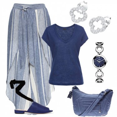 Outfit Camiseta Azul Mujer: 44 Outfit Mujer | Bantoa