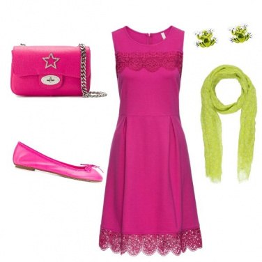 Outfit Verde ranocchia rosa fucsia trendy